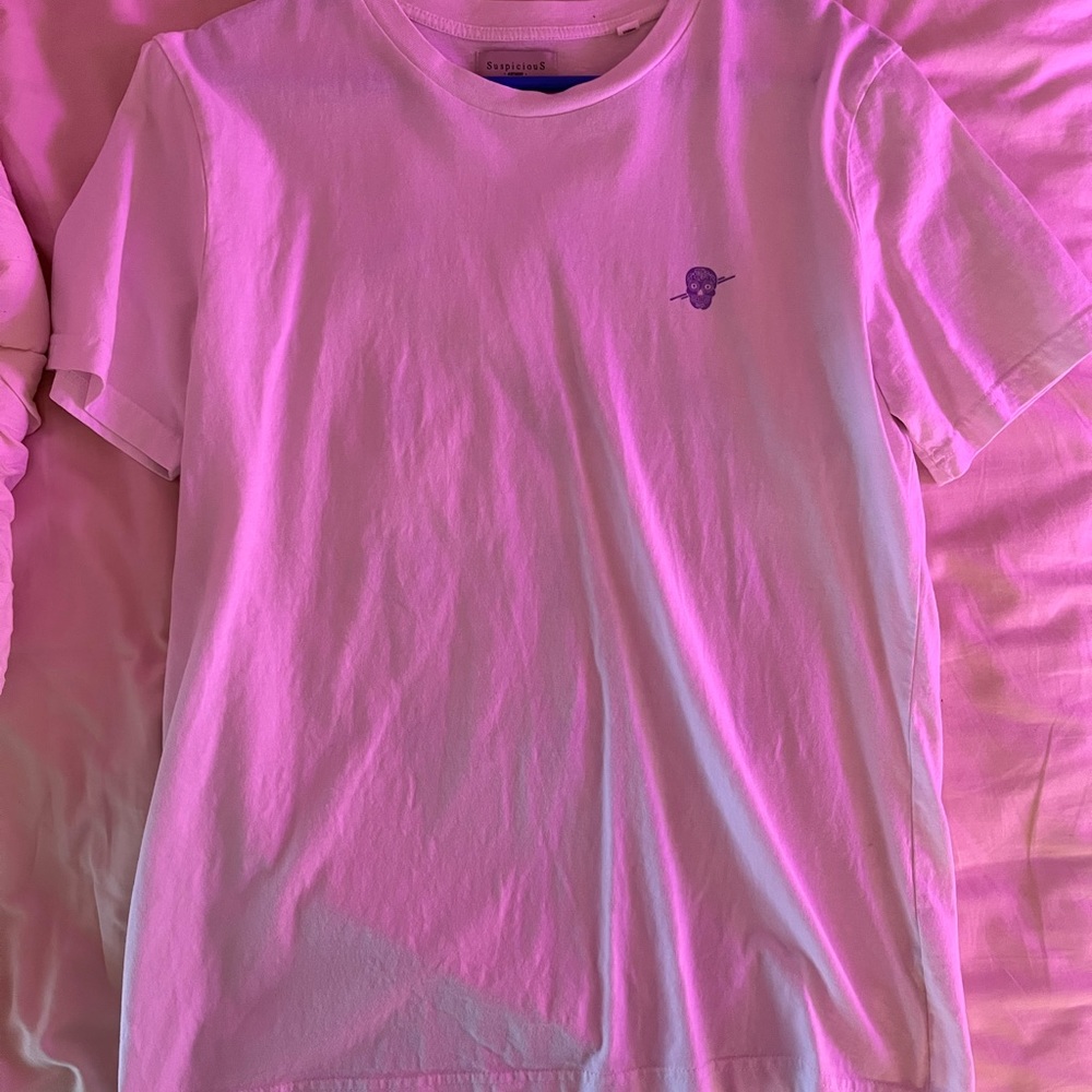 Suspicious Antwerp lilac tshirt